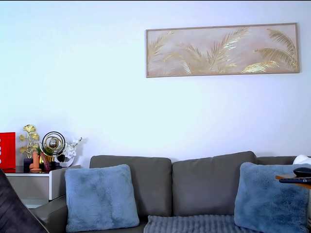MinaGlow live cam on BongaCams