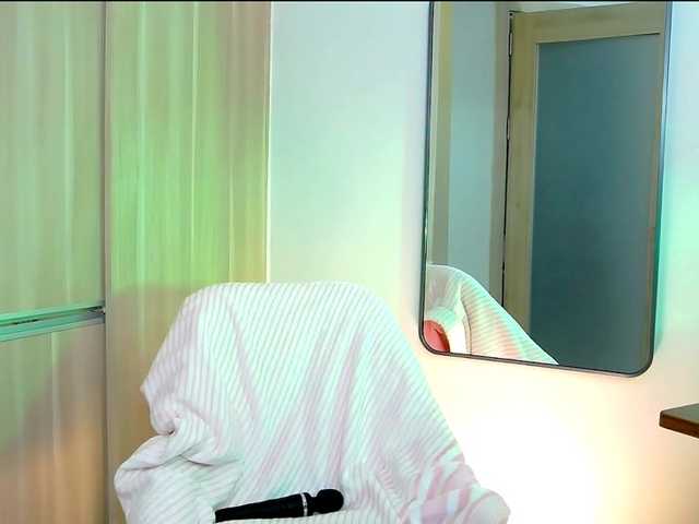 MinaGlow live cam on BongaCams