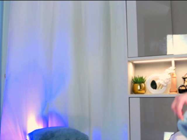 MinaGlow live cam on BongaCams
