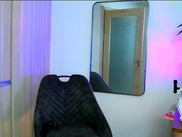 MinaGlow live cam on BongaCams
