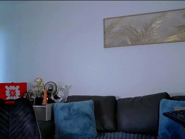 MinaGlow live cam on BongaCams