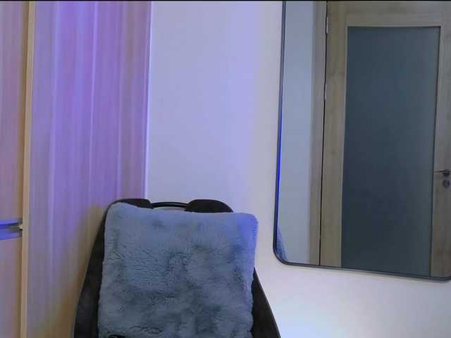 MinaGlow live cam on BongaCams