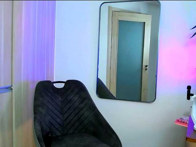 MinaGlow live cam on BongaCams