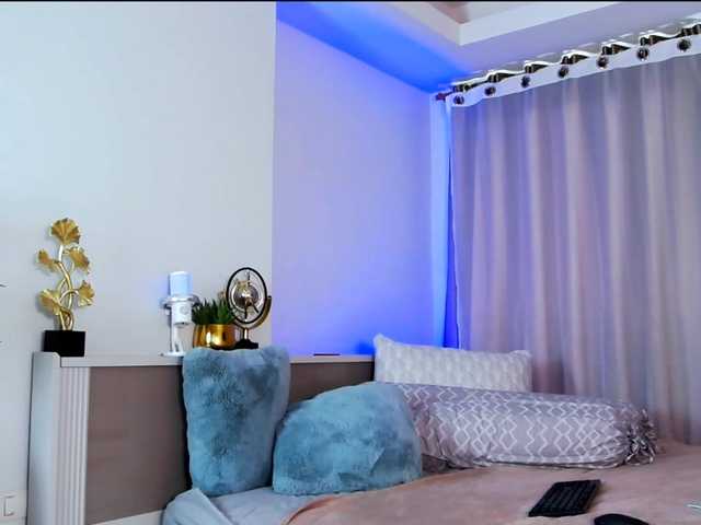 MinaGlow live cam on BongaCams