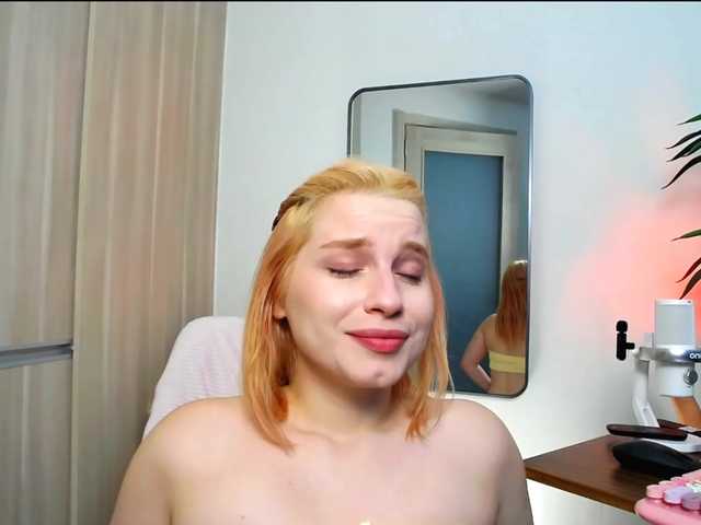 MinaGlow live cam on BongaCams