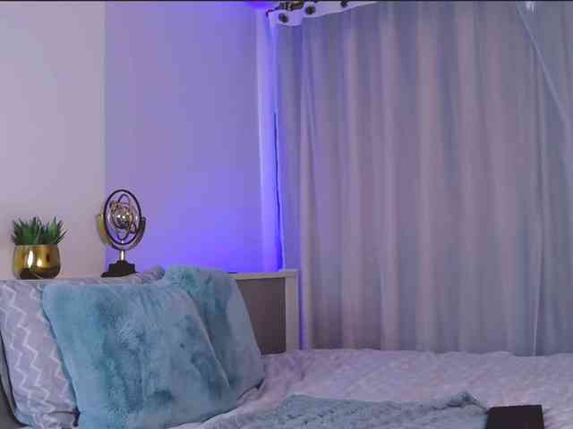 MinaGlow Live Webcam on BongaCams