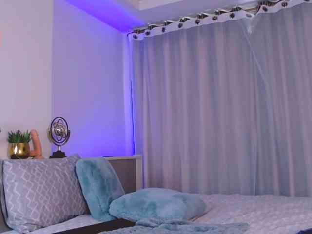 MinaGlow Live Webcam on BongaCams