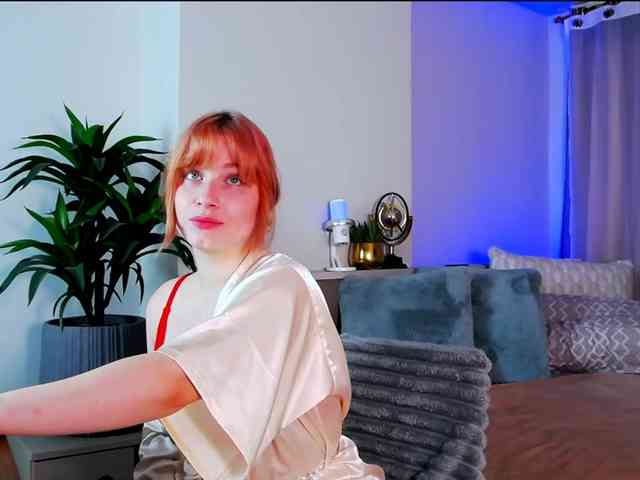 MinaGlow Sex Cam Show