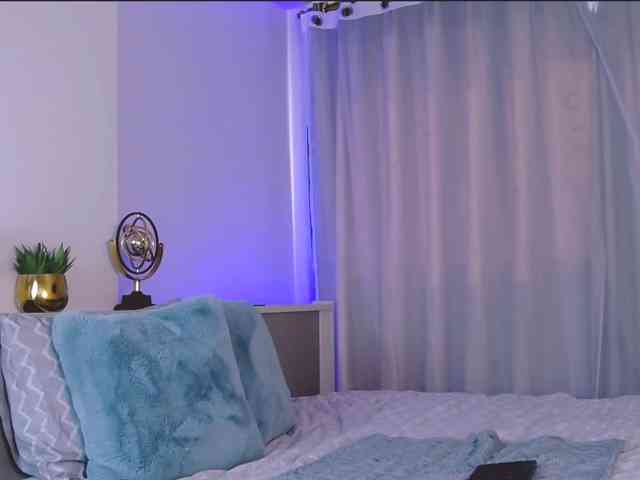 MinaGlow Live Webcam on BongaCams