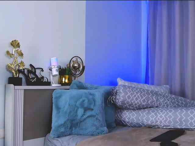 MinaGlow Live Webcam on BongaCams