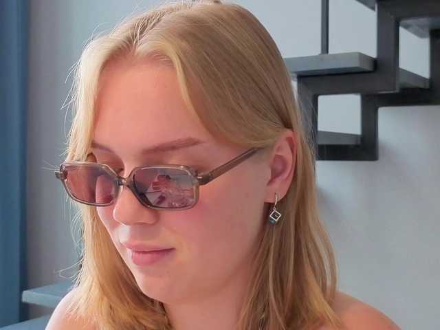 LittleForestELF2 live webcam show