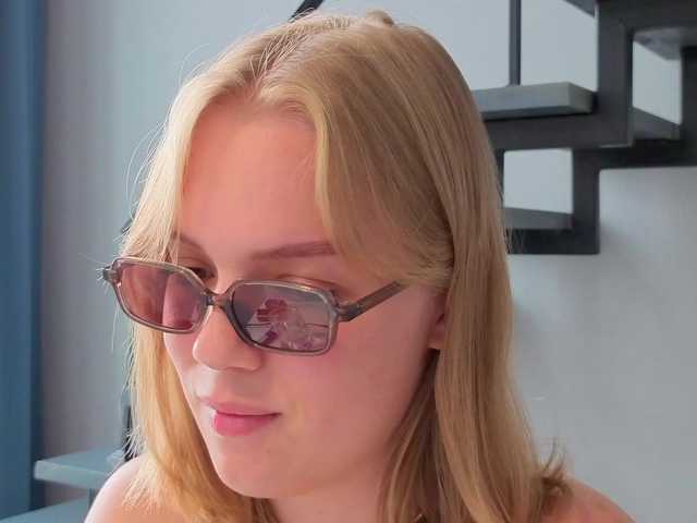 LittleForestELF2 live webcam show