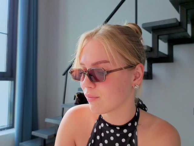 LittleForestELF2 live webcam show