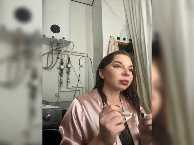 Lady-not-shy live webcam show