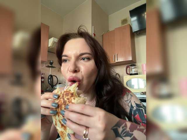 Lady-not-shy live webcam show