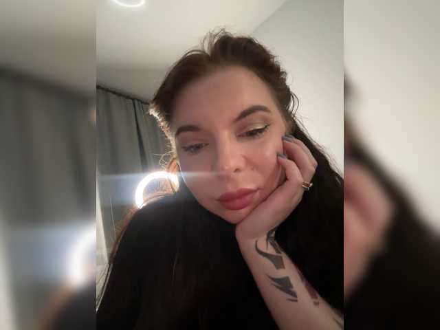 Lady-not-shy live webcam show