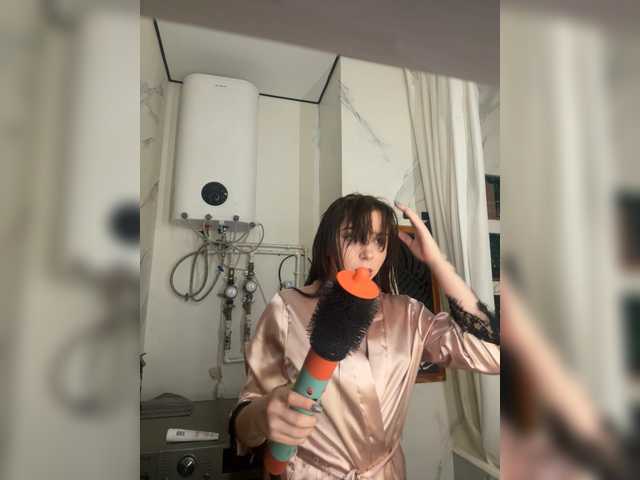 Lady-not-shy live webcam show
