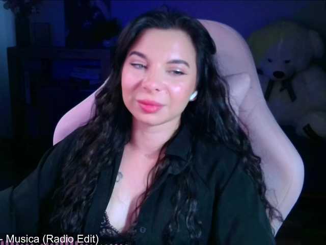 le modèle SAS-SoleTease est en webcam porno dans un show sur le site bongacams, il possède les tags suivants: White/Caucasian,Brunette,Shaved
