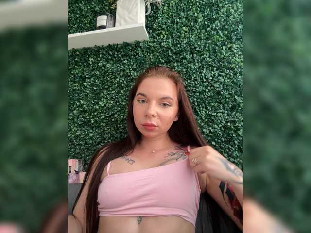 Lady-not-shy live webcam show