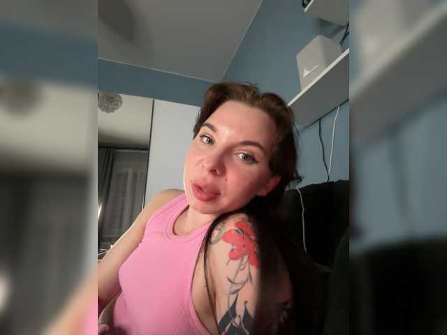 Lady-not-shy live cam