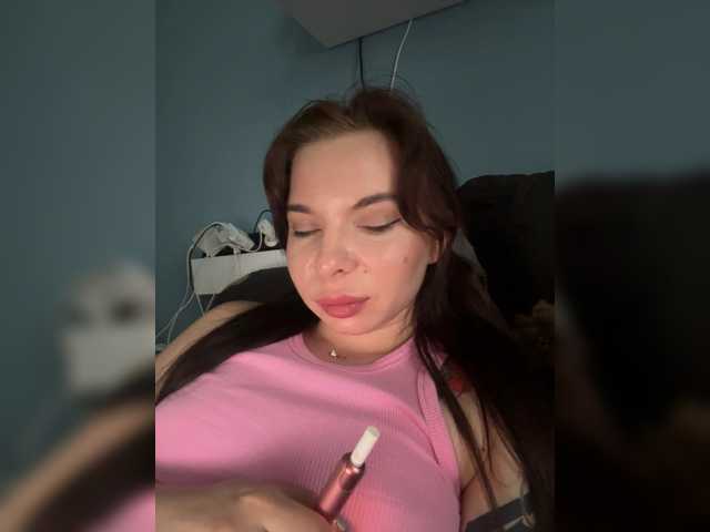 Lady-not-shy live webcam show