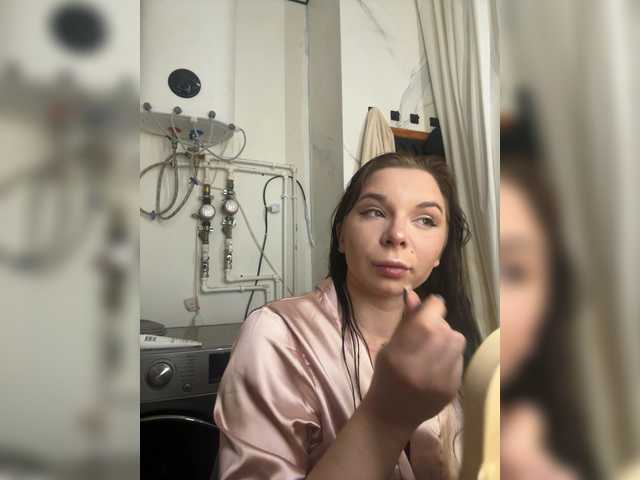 Lady-not-shy live webcam show
