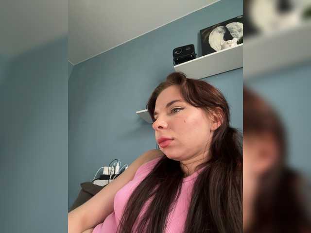 Lady-not-shy live webcam show