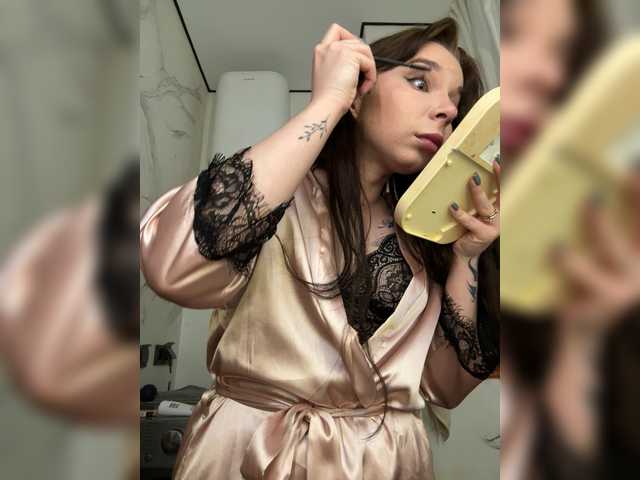 Lady-not-shy live webcam show