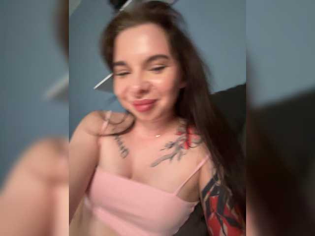 Lady-not-shy live webcam show