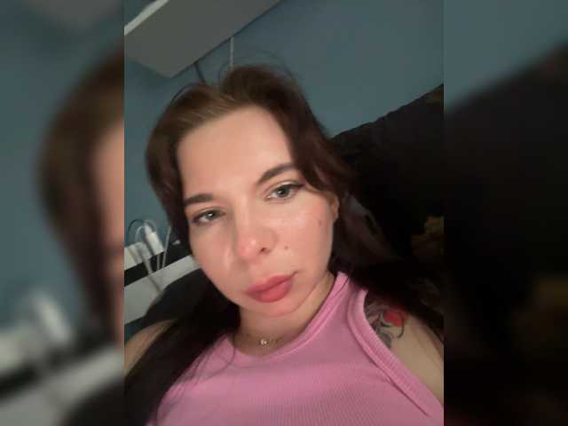 Lady-not-shy live webcam show