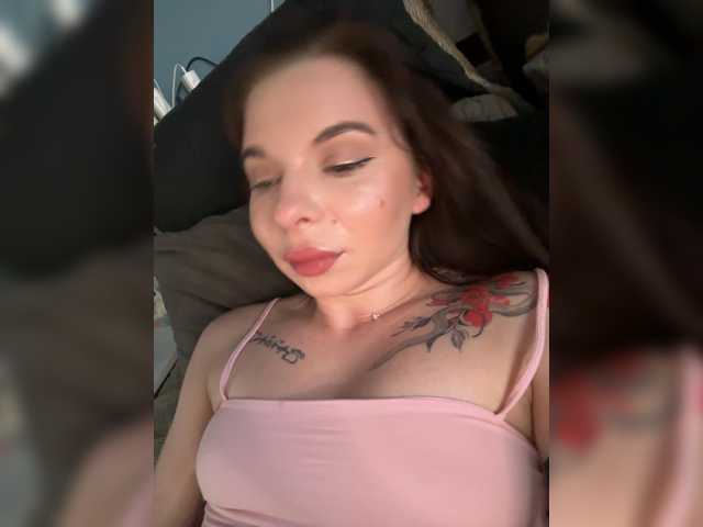 Lady-not-shy live webcam show