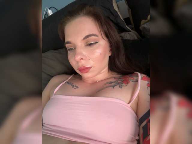 Lady-not-shy live webcam show