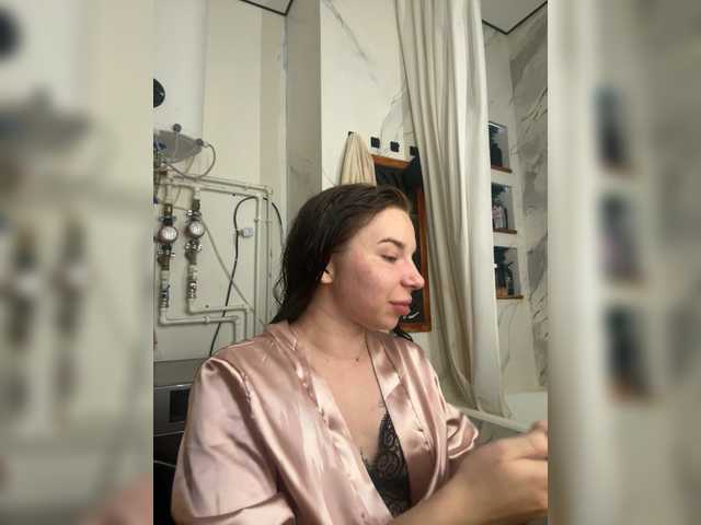 Lady-not-shy live webcam show
