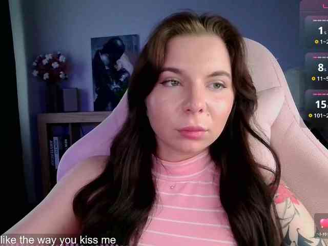Lady-not-shy webcam