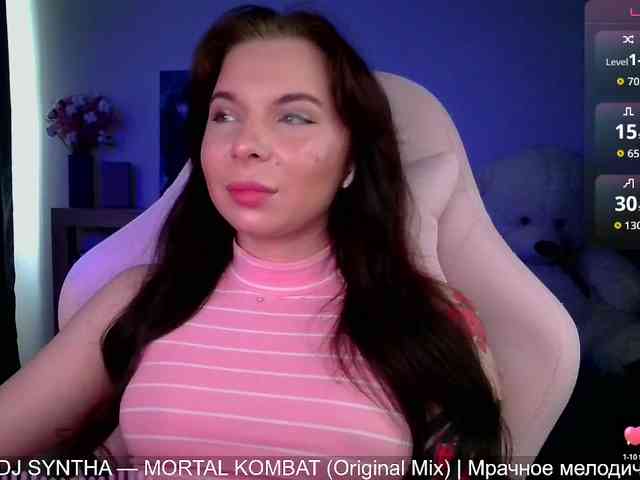 Lady-not-shy webcam