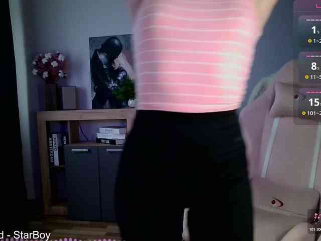 Lady-not-shy webcam