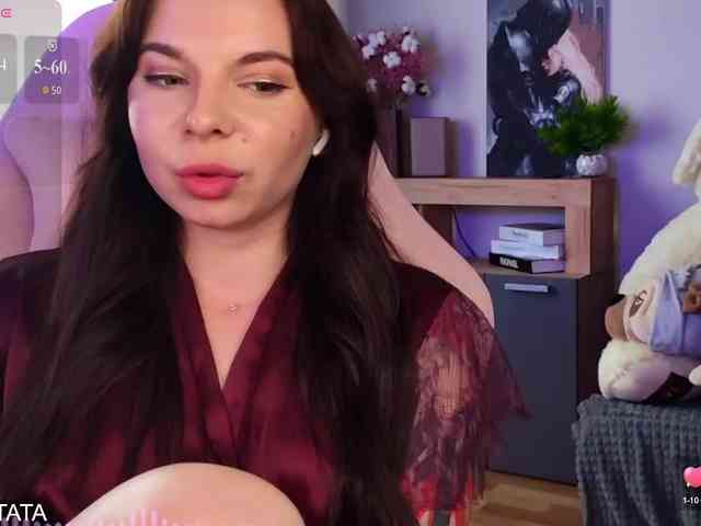 Lady-not-shy webcam