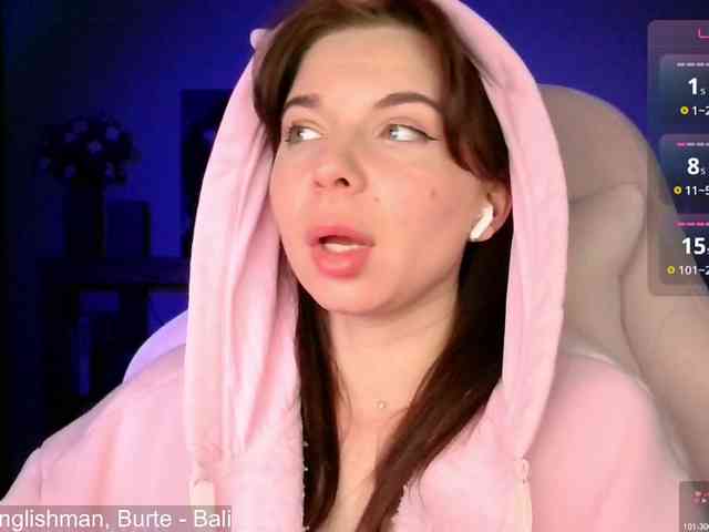 Lady-not-shy webcam