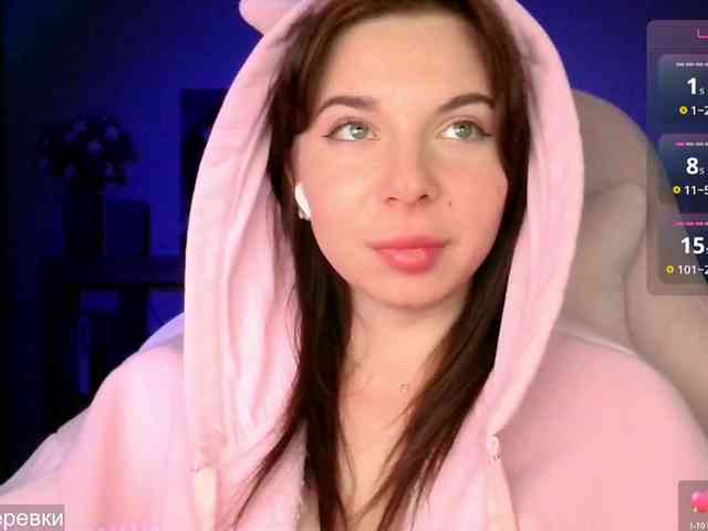 Lady-not-shy webcam