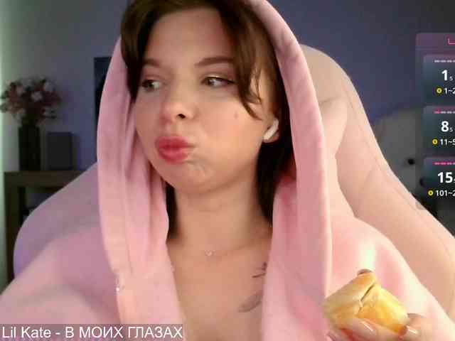 Lady-not-shy webcam