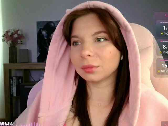 Lady-not-shy webcam