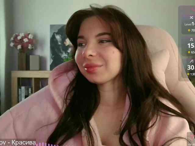 Lady-not-shy webcam