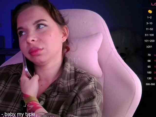 Lady-not-shy webcam
