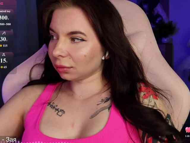 Lady-not-shy webcam
