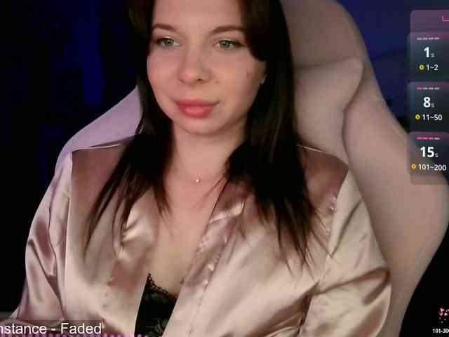 Lady-not-shy webcam