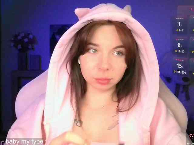 Lady-not-shy webcam