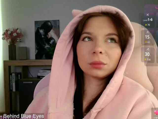 Lady-not-shy webcam