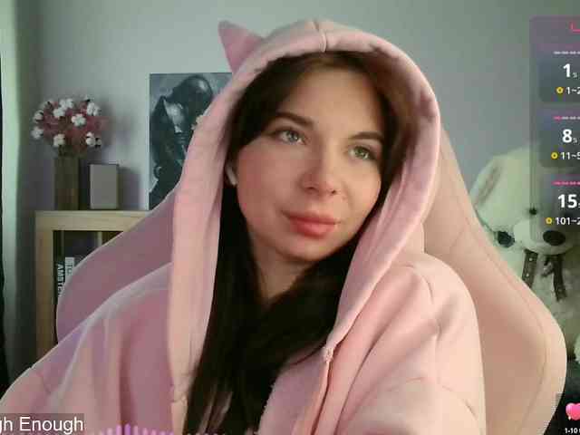 Lady-not-shy webcam