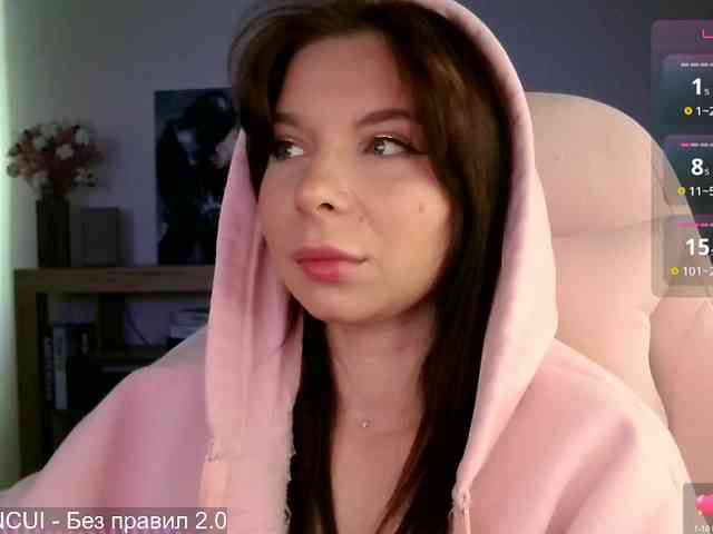 Lady-not-shy webcam