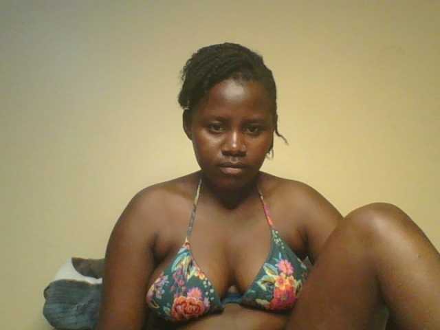 Loviett52, en vivo ahora en BongaCams